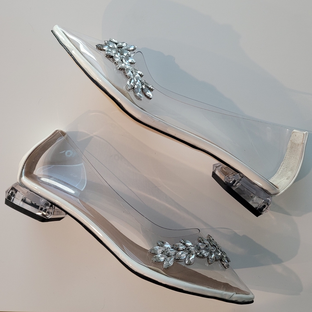 Clear kitten heals with jeweled studding on side